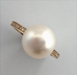 Pearl & diamonds ring