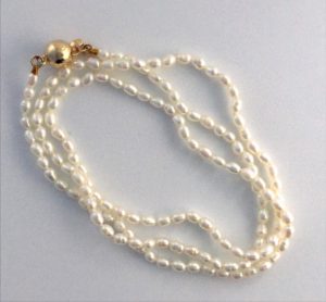 Seed pearl necklet