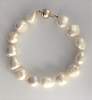 Baroque pearls bracelet